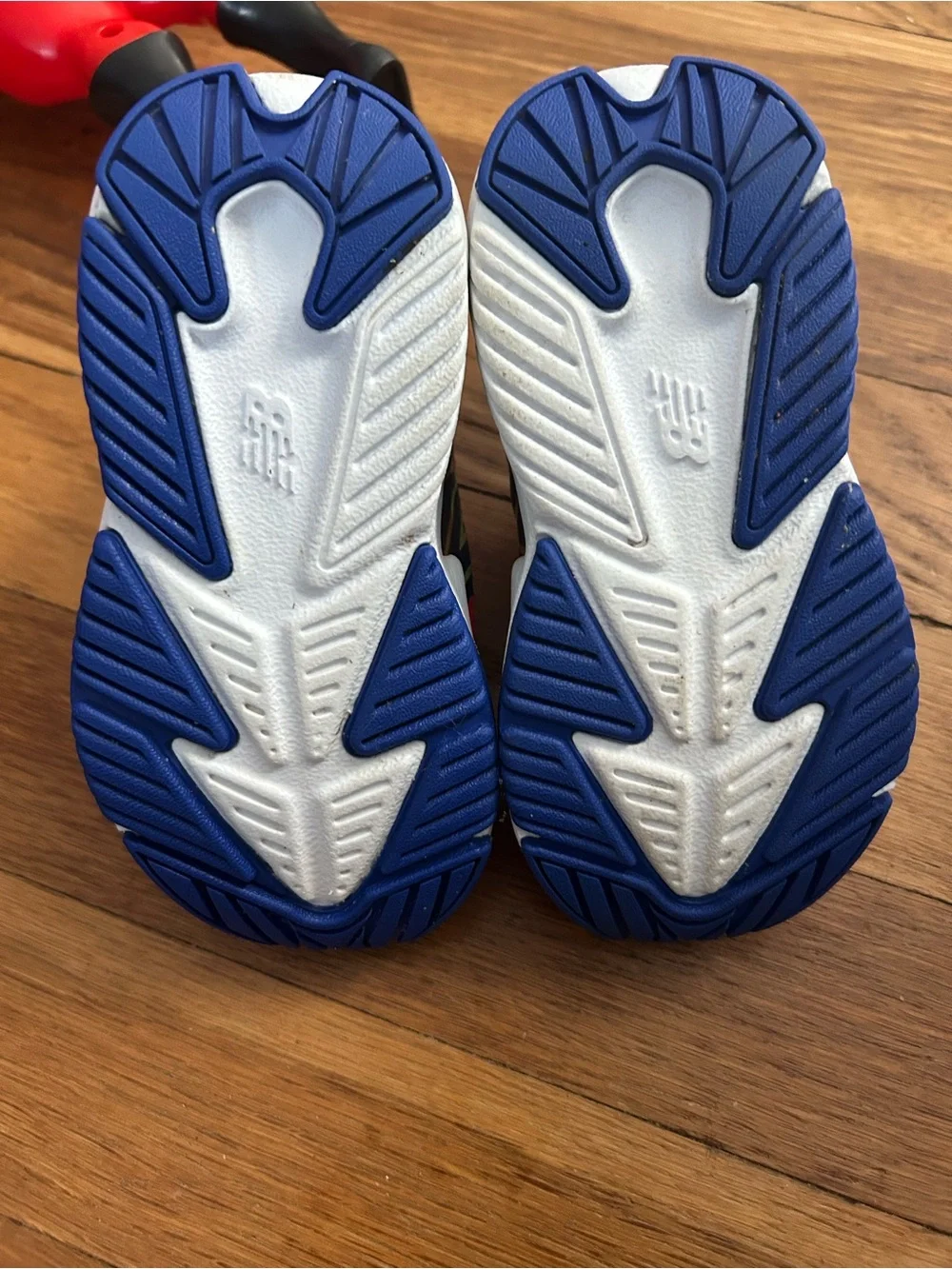 New Balance Rave Run v2 blue & red